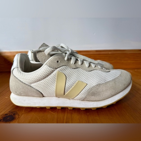 Veja Rio Branco Alveomesh Sneakers | Size 9 - Picture 2 of 11